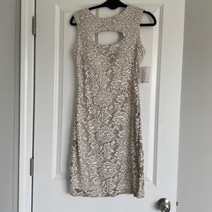 David’s bridal dress size 6 never worn